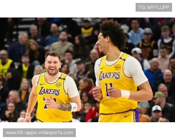 东契奇三双难救主里夫斯替补爆发湖人击退热火豪取关键胜利