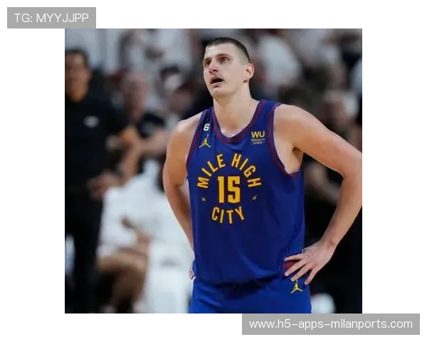 不是,等下,那个是约基奇吧,他居然也能跳起来了这一幕让人惊讶 不是,等下,那个是约基奇吧,他居然也能跳起来了这一幕让人惊讶