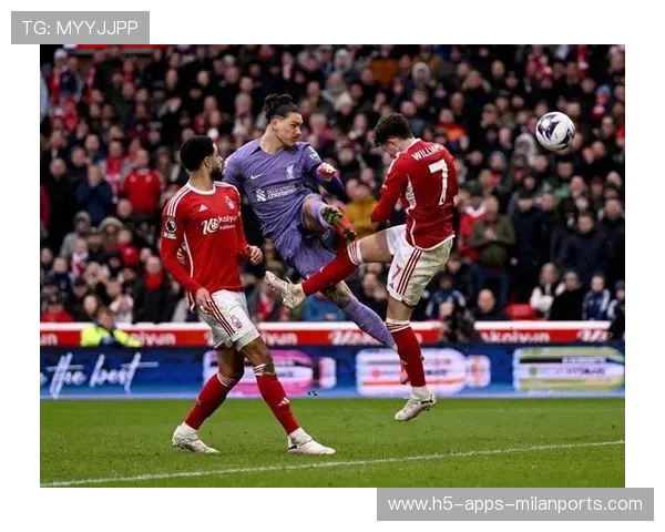 利物浦断球发起快攻,努涅斯抽射挂远角 利物浦断球发起快攻,努涅斯抽射挂远角