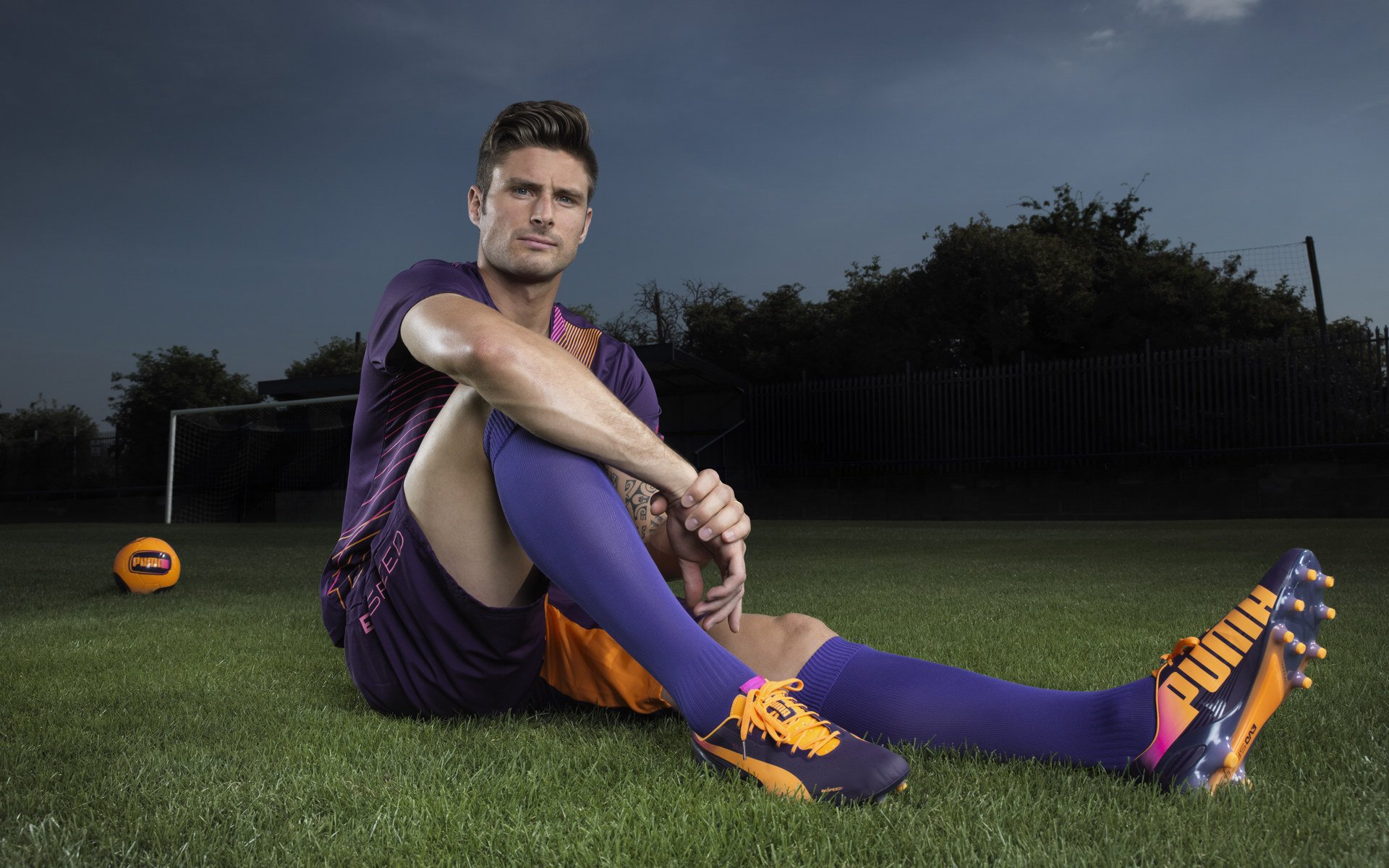 “马科斯·莫奇的稳固防线与出色反应，帮助美洲狮队迎接世界挑战”